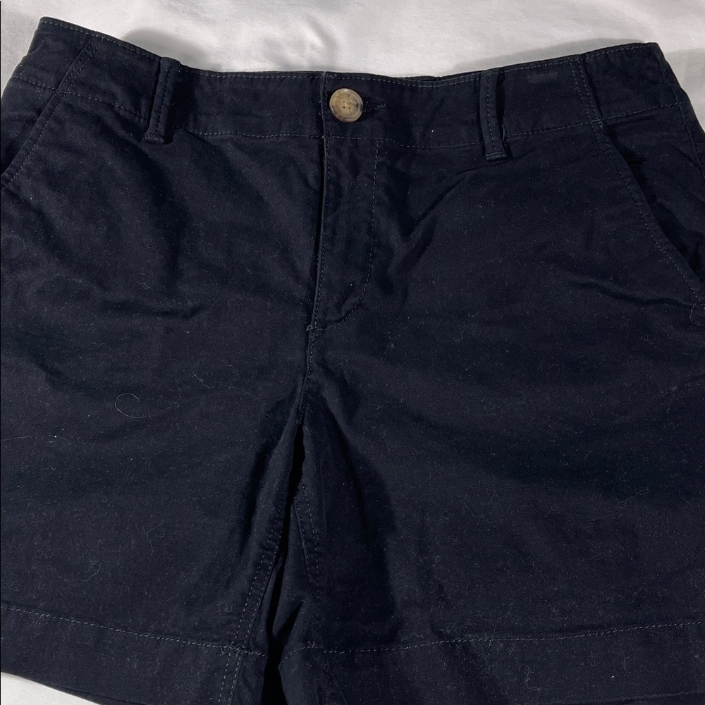 LOFT womens black basic flat front 6" inseam chino shorts - size 6 curvy